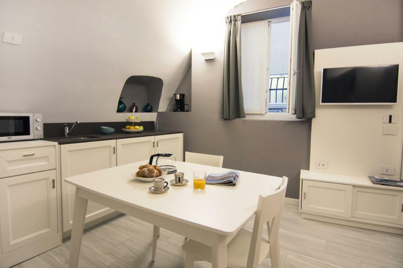 La Quadra Suites - Central Apartments In Iseo With Daily Housekeeping Exteriör bild