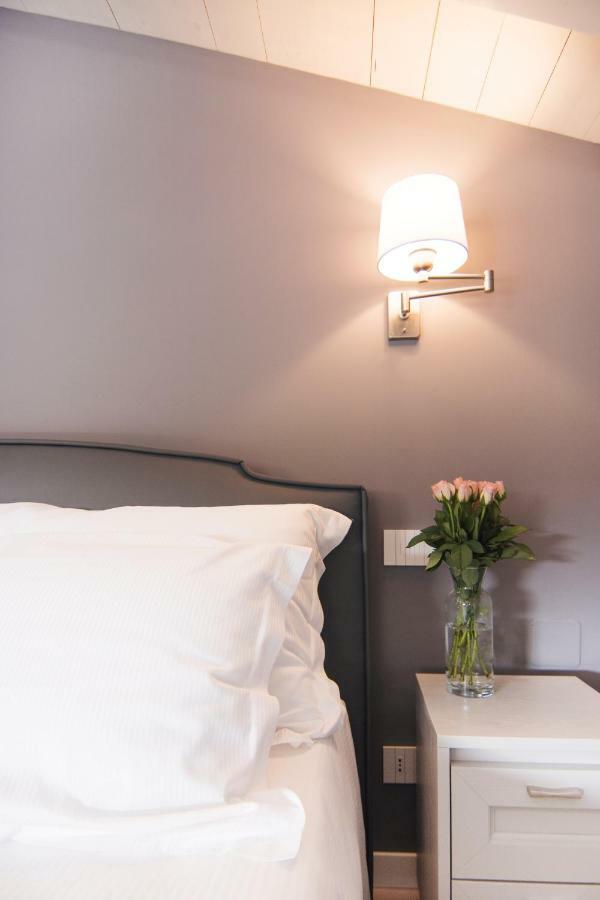 La Quadra Suites - Central Apartments In Iseo With Daily Housekeeping Exteriör bild